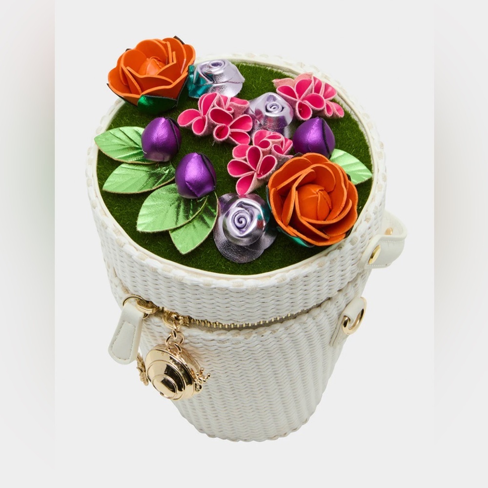NWT Betsey Johnson Kitsch You Grow Girl flower basket design purse & crossbody